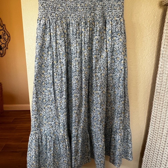 Universal Thread Blue Floral Two Piece Set - Top and Skirt - Picture 11 of 11